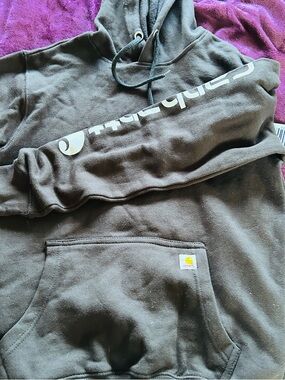 NWT 🔥🔥 Black Carhartt Hoodie with Yellow Logo Tag White “Carhartt” Down Sleeve